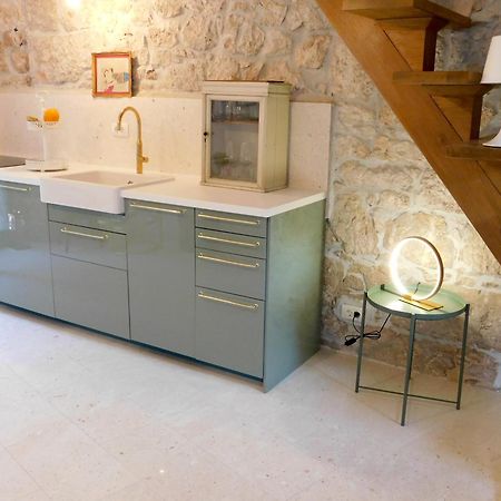 Bezauberndes Steinhaus Mit Garten In Der Altstadt Von Ρόβινι Εξωτερικό φωτογραφία